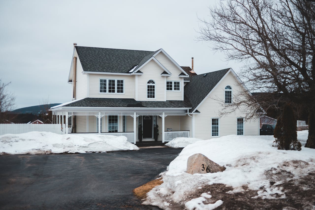 Why You Should Avoid Installing an Asphalt Roof in Winter